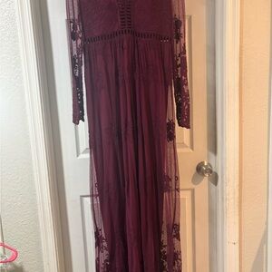 Elegant Burgundy Lace Maxi Dress